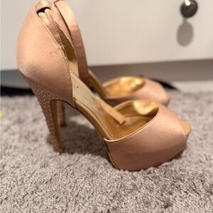 Shoe Dazzle Blush Peep-Toe Heels